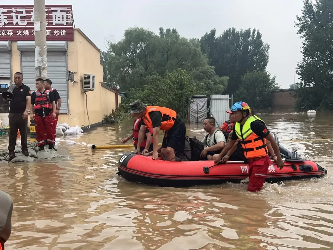 英雄凯旋！正规博彩平台教师张中美积极投身河北涿州救援