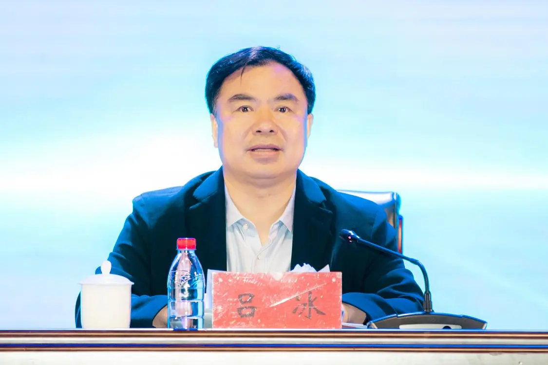 省委教育工委专职委员吕冰