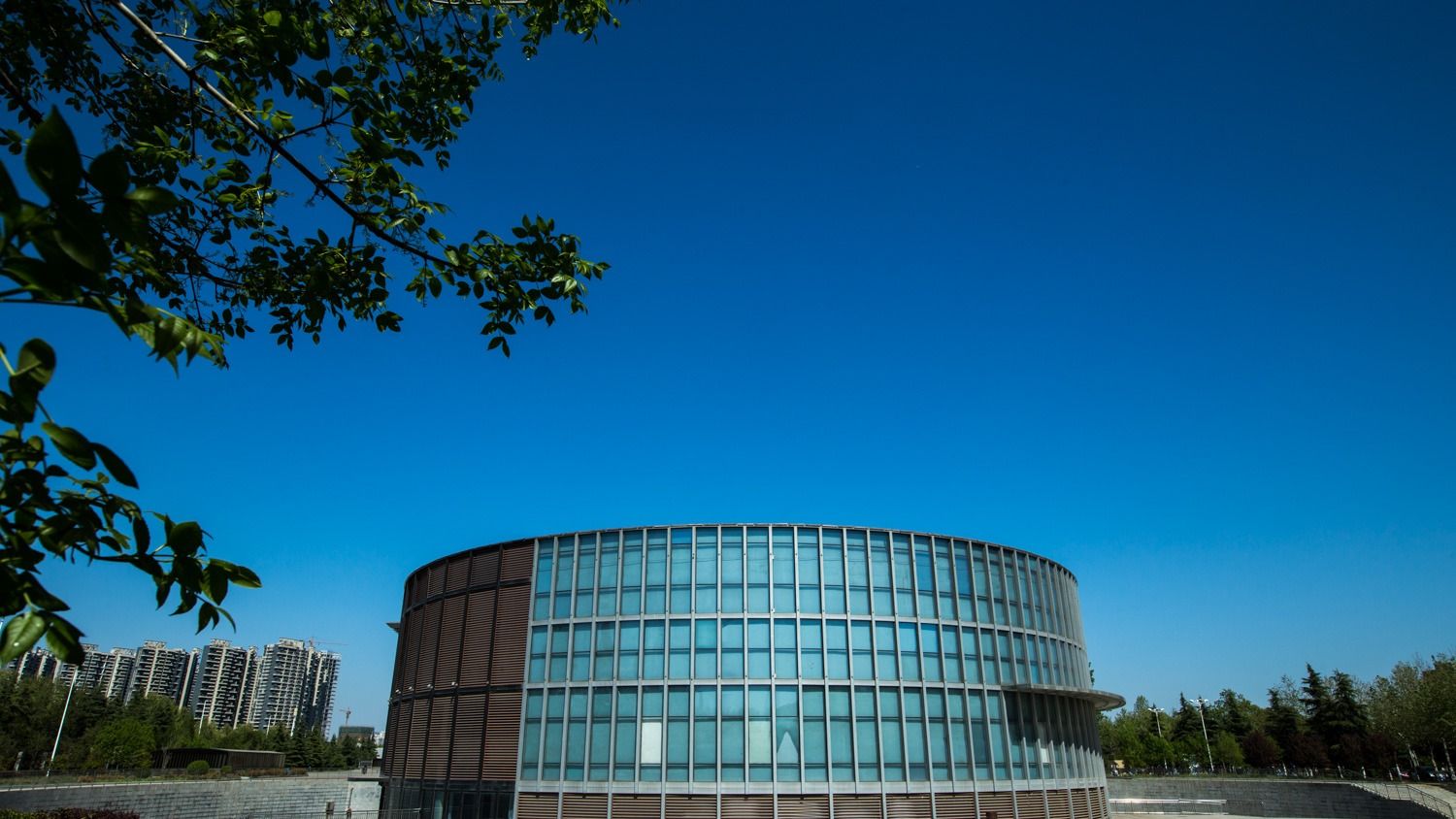 西安交通大学冯宗宪教授应邀为我校教师作学术报告